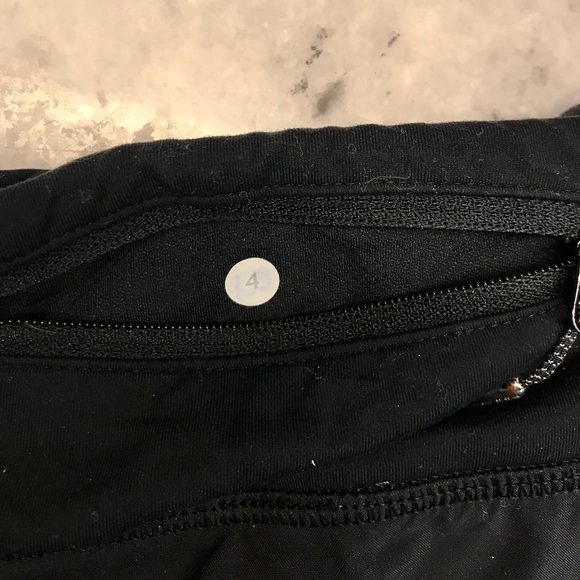 Classic Lululemon shorts - Picture 3 of 4